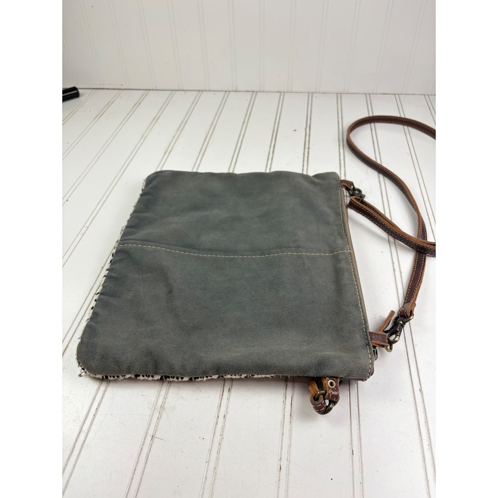 Myra Vintage Geometric Woven Upcycled Rug Leather Crossbody Shoulder Bag - Picture 4 of 10